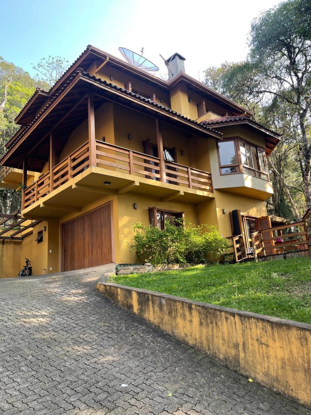 TERRENO DE 1.526,00m² NO LOTEAMENTO COLINA DOS LAGOS EM GRAMADO/RS