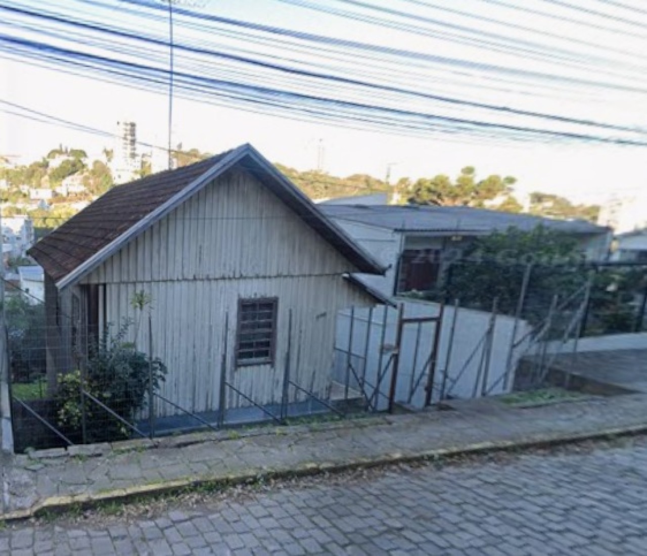 CASA COM ÁREA DE 284,40m² NO BAIRRO SÃO LEOPOLDO EM CAXIAS DO SUL