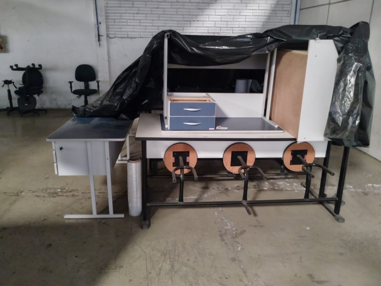 UMA MÁQUINA PARA CORTE E FORMATAÇÃO