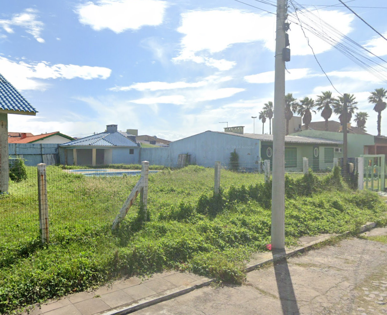 TERRENO COM ÁREA DE 362,50m² NA CIDADE DE TRAMANDAÍ-RS