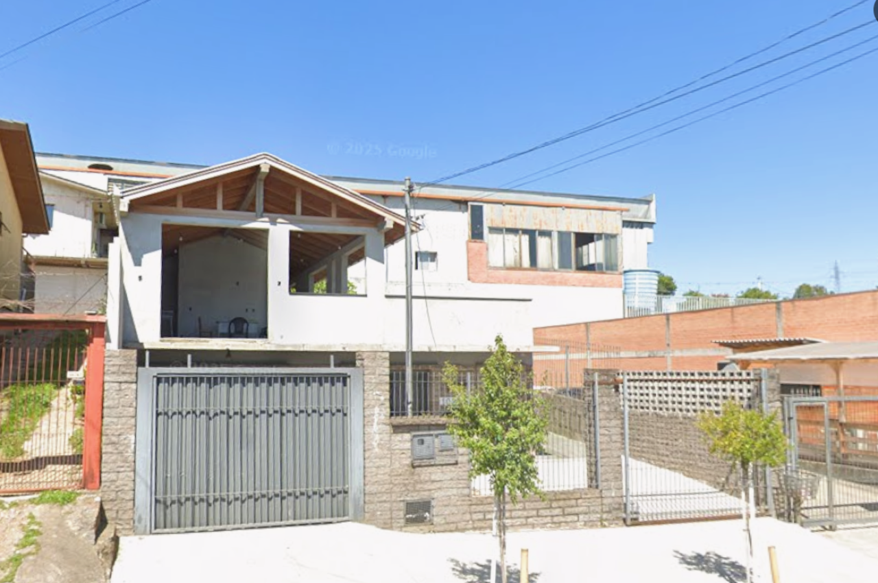 CASA DE DOIS ANDARES EM CAXIAS DO SUL/RS — TERRENO DE 360M² NO BAIRRO SANTA FÉ