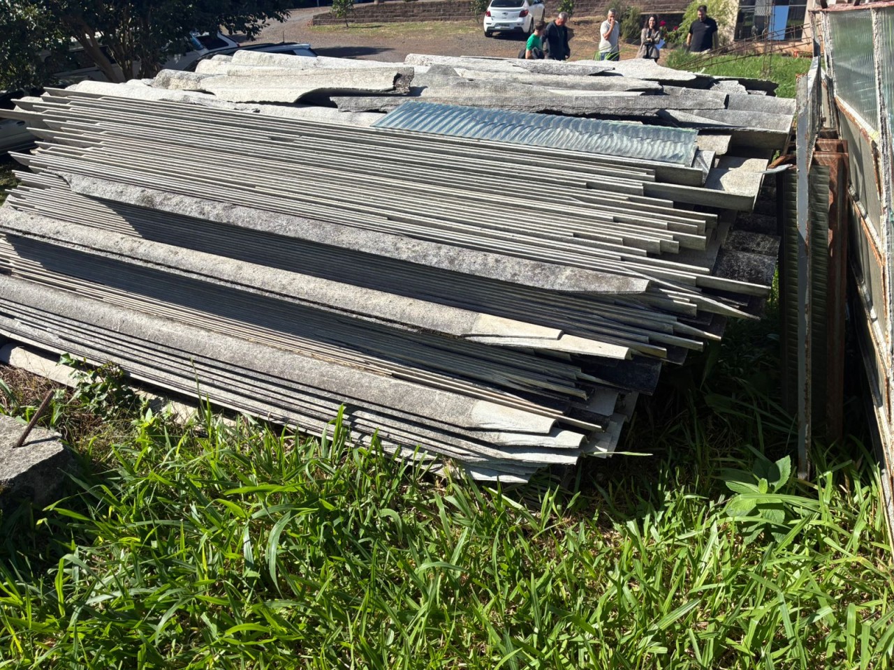 LOTE 09 - TELHAS DE FIBROCIMENTO E CUMEEIRAS