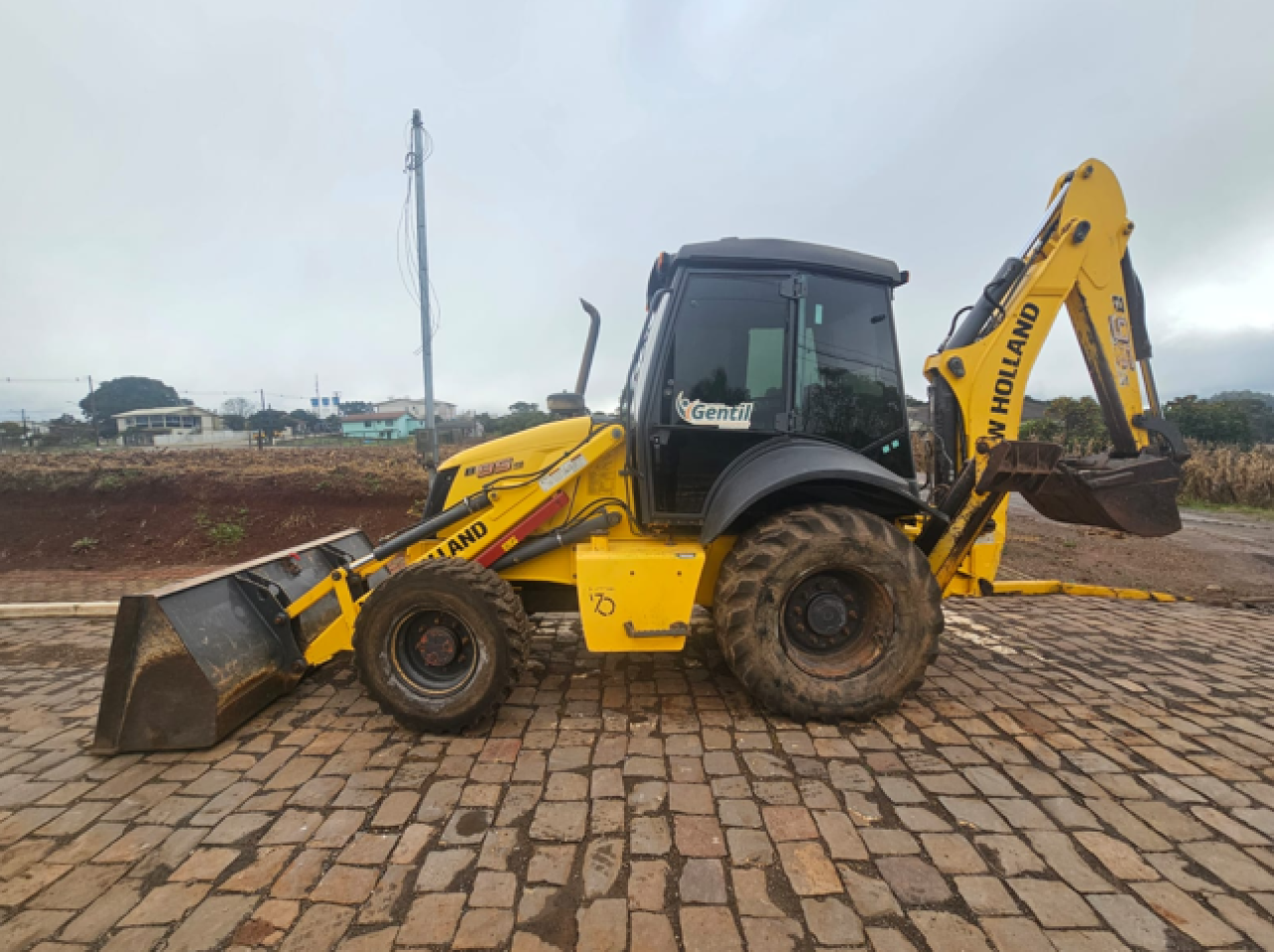 RETROESCAVADEIRA NEW HOLLAND B95B ANO 2020 EM GENTIL/RS – LOTE 06