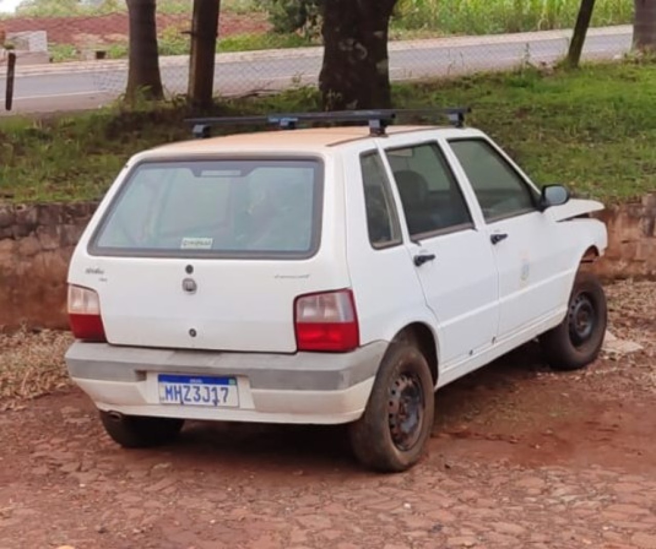 LOTE 11 - FIAT UNO MILLE ECONOMY EM SANTO CRISTO/RS