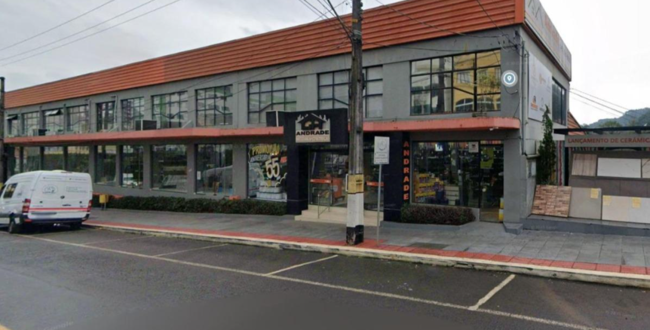 IMÓVEL COMERCIAL COM 3 PAVIMENTOS EM HERVAL D' OESTE/SC
